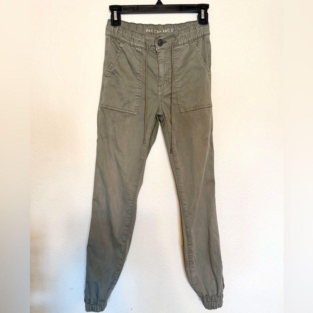 American Eagle Women's Green Jegging-Joggers XS-0 Short